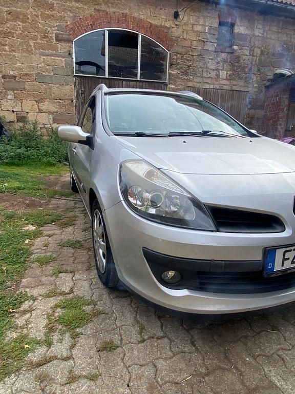 Silber Gebraucht 2008 Renault Clio II Dynamique Limousine | 800 € (Superpreis) - Bild 1/4