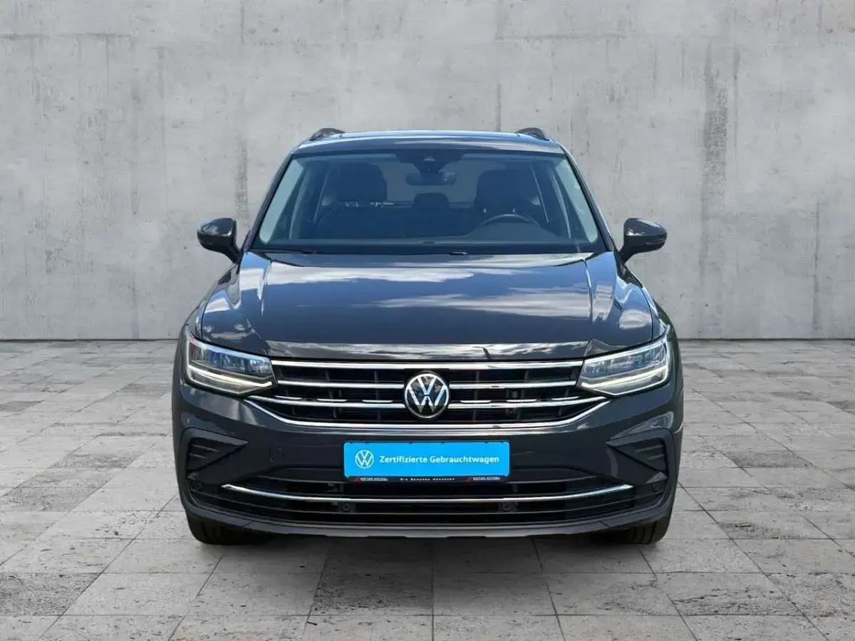 Gebraucht VW Tiguan Life 200 PS (147 kW) 2022 Uranograu SUV