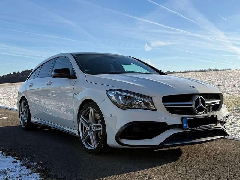 Weiß Gebraucht 2017 Mercedes CLA45 AMG Shooting Brake AMG Kombi | 31.400 € (Fairer Preis) - Bild 1/4