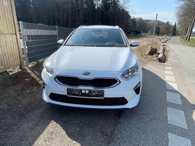 Gebraucht Kia Ceed GT 136 PS (100 kW) 2021 Weiß Limousine