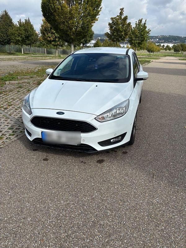 Weiß Gebraucht 2017 Ford Focus Business Edition Kombi | 8.999 € (Fairer Preis) - Bild 1/4