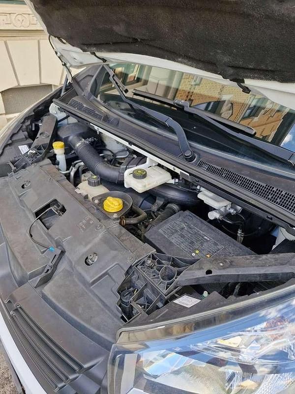 Gebraucht Renault Trafic Komfort 116 PS (85 kW) 2015 Weiß Van / Kleinbus