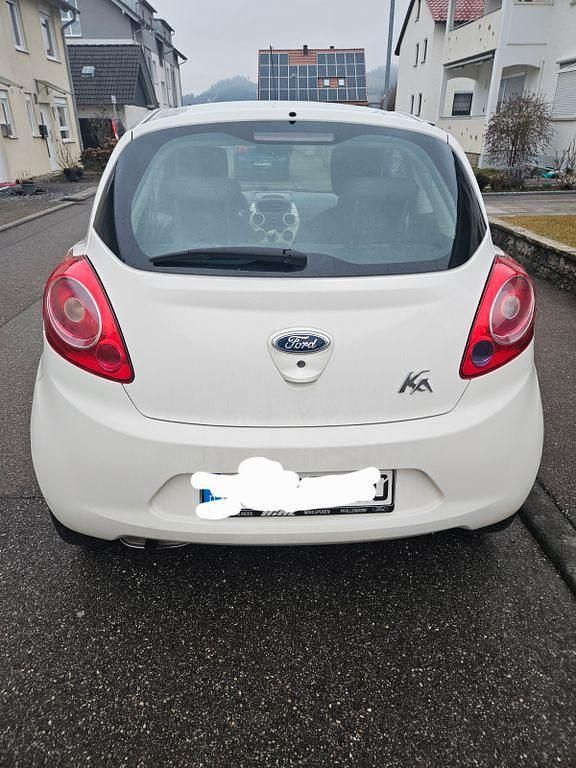 Gebraucht Ford Ka Cool & Sound Edition 69 PS (50 kW) 2016 Weiß Kleinwagen