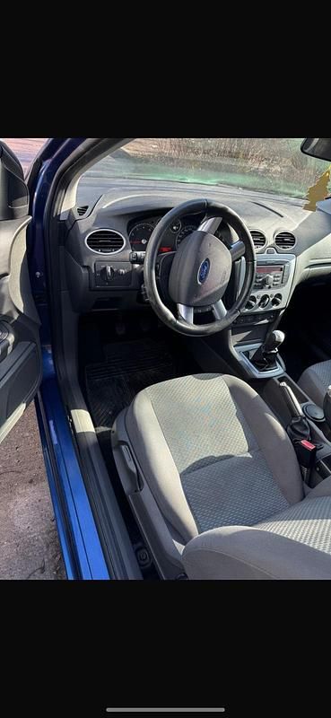 Gebraucht Ford Focus 100 PS (73 kW) 2007 Blau Coupé