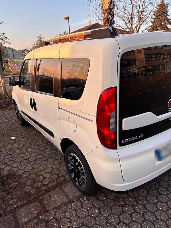 Gebraucht Fiat Doblò 120 PS (88 kW) 2019 Weiß Van / Kleinbus