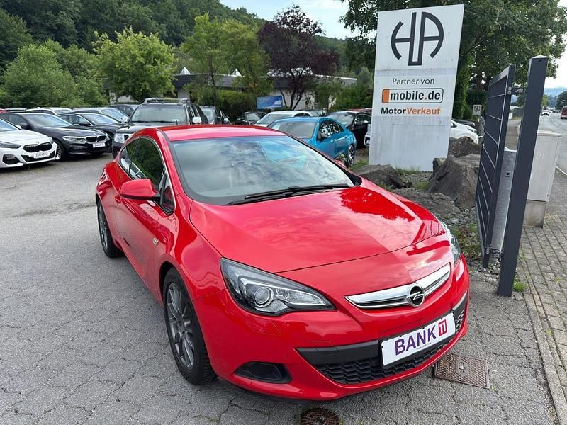 Rot Gebraucht 2015 Opel Astra GTC Sport Coupé | 7.495 € (Fairer Preis) - Bild 1/3