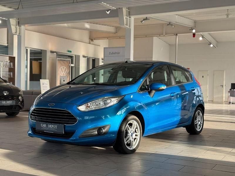 Blau Gebraucht 2014 Ford Fiesta Titanium Limousine | 6.999 € (Fairer Preis) - Bild 1/4