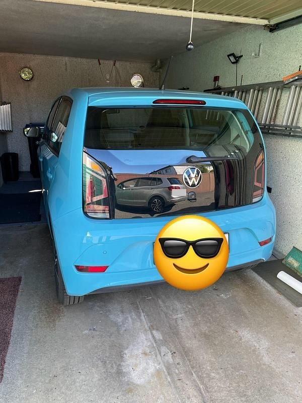 Second-hand VW up! 60 CP (44 kW) 2020 Albastru Hatchback