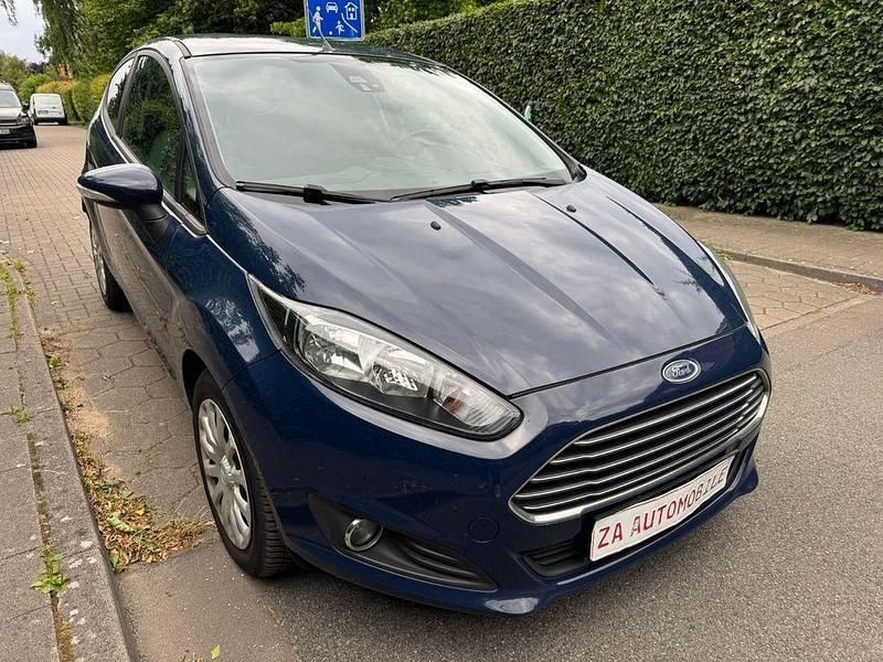 Gebraucht Ford Fiesta Trend 75 PS (55 kW) 2013 Blau Kleinwagen