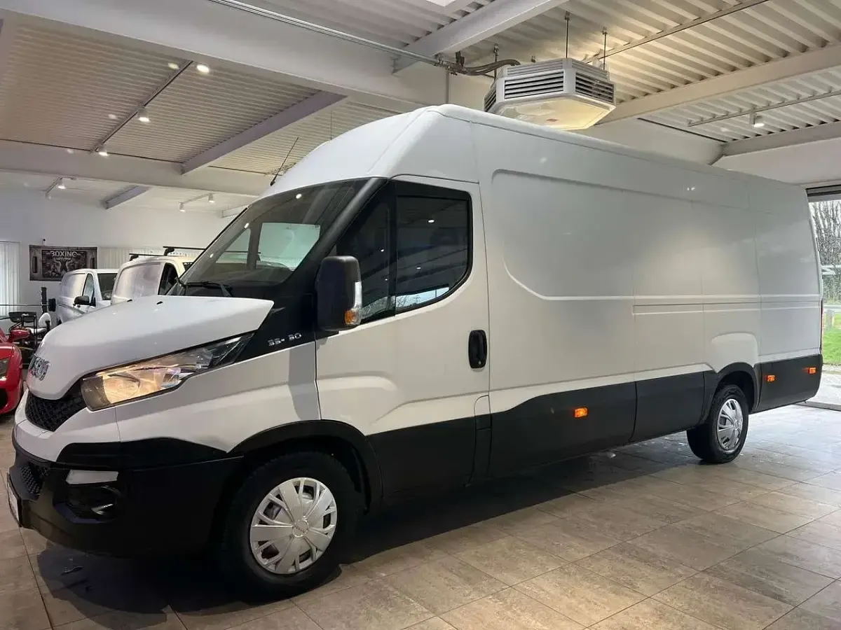 Second-hand Iveco Daily 126 CP (92 kW) 2017 Alb Monovolum