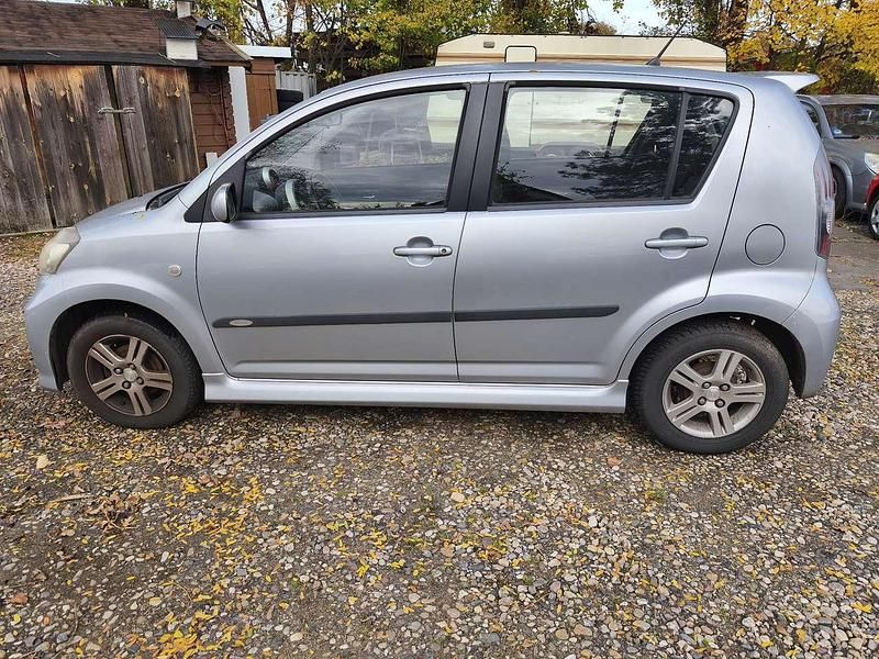 Gebraucht Daihatsu Sirion 87 PS (63 kW) 2006 Silber Kleinwagen