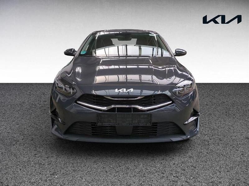 Gebraucht Kia Ceed Spirit 140 PS (102 kW) 2025 Penta metall Kleinwagen