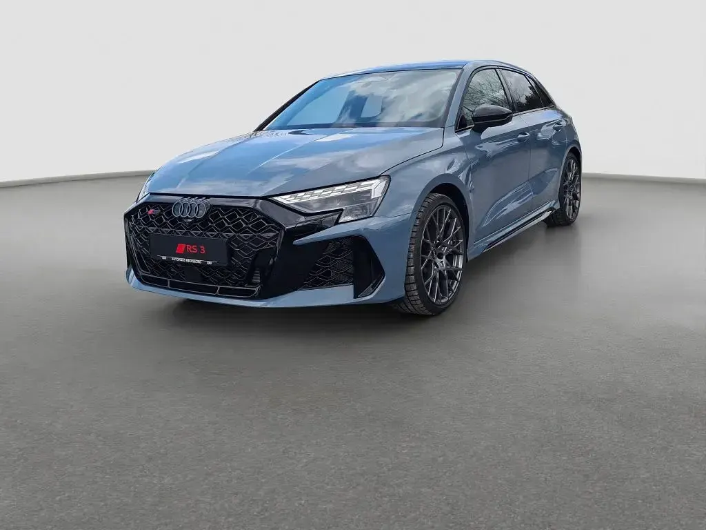 Gebraucht Audi RS3 Sport 400 PS (294 kW) 2026 Grau Limousine