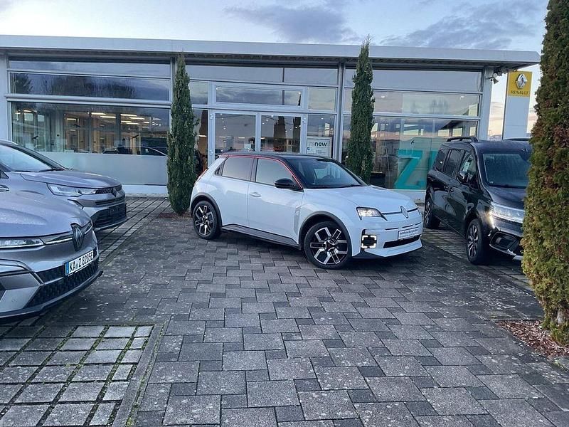 Neu Renault 5 E-Tech Urban 89 kW (122 PS) 2025 Weiß Limousine