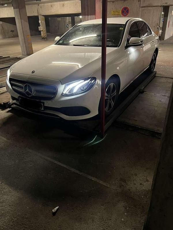 Weiß Gebraucht 2018 Mercedes E220 Avantgarde Limousine | 26.500 € (Fairer Preis) - Bild 1/4