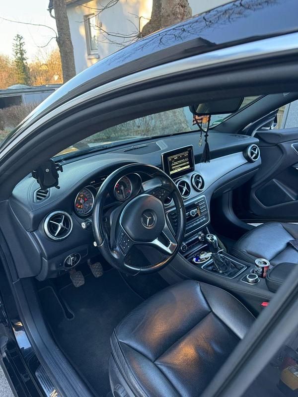 Gebraucht Mercedes CLA200 156 PS (114 kW) 2013 Schwarz Coupé