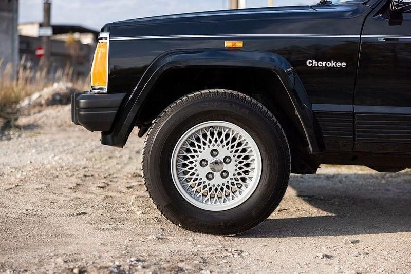 Gebraucht Jeep Cherokee Limited 178 PS (130 kW) 1996 Schwarz SUV