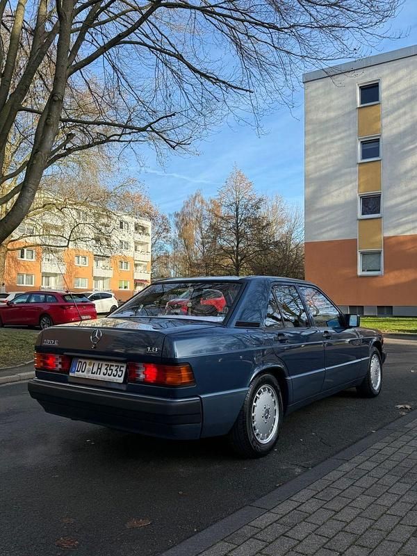 Gebraucht Mercedes 190 109 PS (80 kW) 1993 Blau Limousine