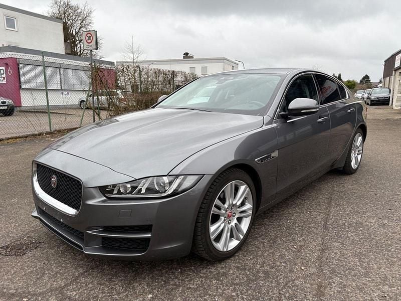 Gebraucht Jaguar XE Prestige 179 PS (131 kW) 2016 Grau Limousine