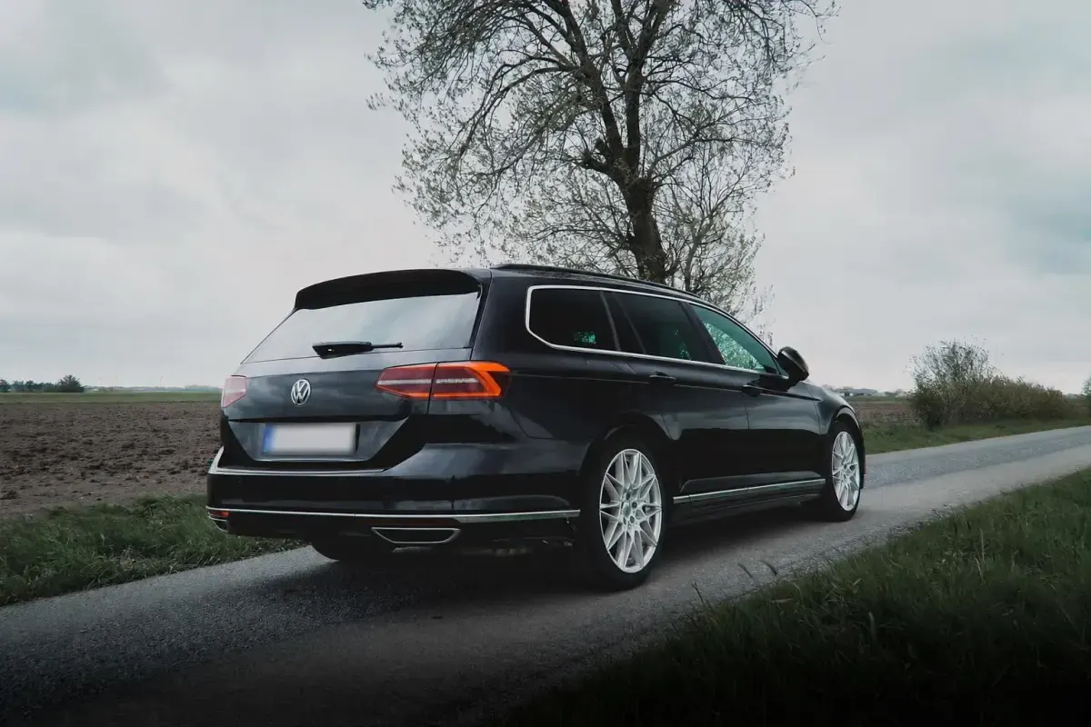 Usata VW Passat R-line 150 CV (110 kW) 2018 Nero Station wagon