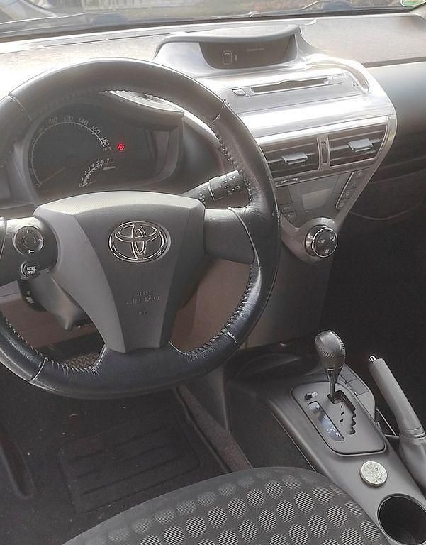 Gebraucht Toyota iQ 68 PS (50 kW) 2011 Weiß Kleinwagen