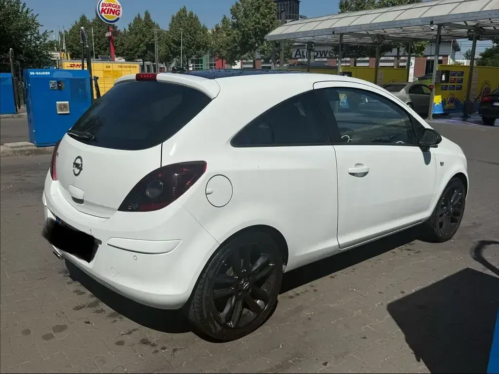 Gebraucht Opel Corsa Color Edition 101 PS (74 kW) 2012 Weiß Kleinwagen