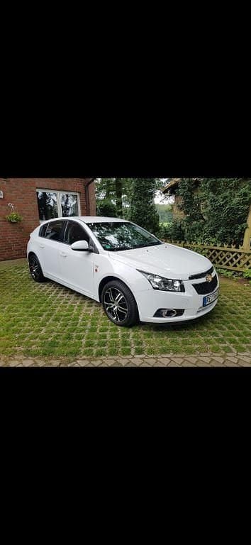 Weiß Gebraucht 2011 Chevrolet Cruze LTZ Limousine | 4.499 € (Fairer Preis) - Bild 1/4