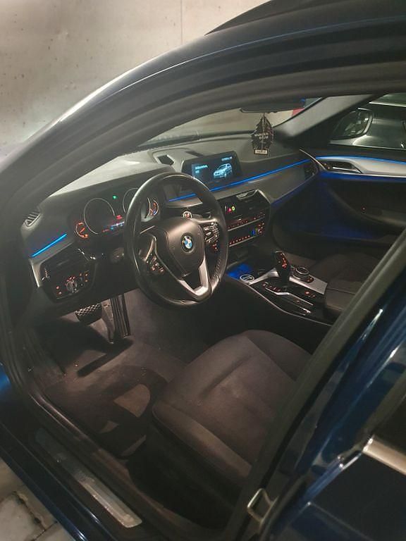 Gebraucht BMW 520 190 PS (139 kW) 2018 Blau Kombi