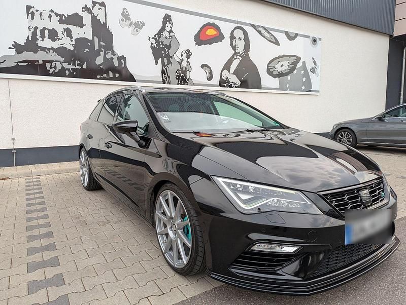 Schwarz Gebraucht 2020 Seat Leon FR Kombi | 16.200 € (Guter Preis) - Bild 1/4