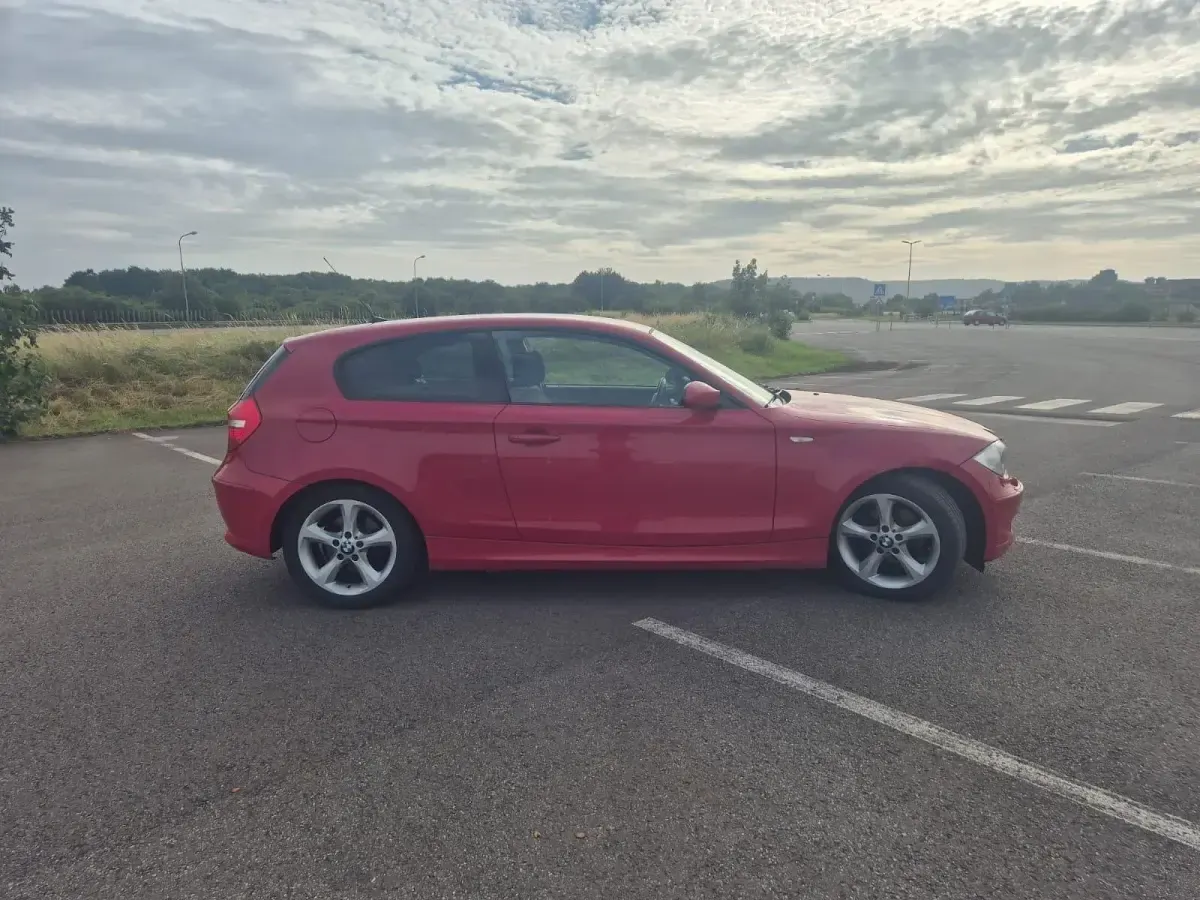 Gebraucht BMW 118 150 PS (110 kW) 2009 Rot Kleinwagen