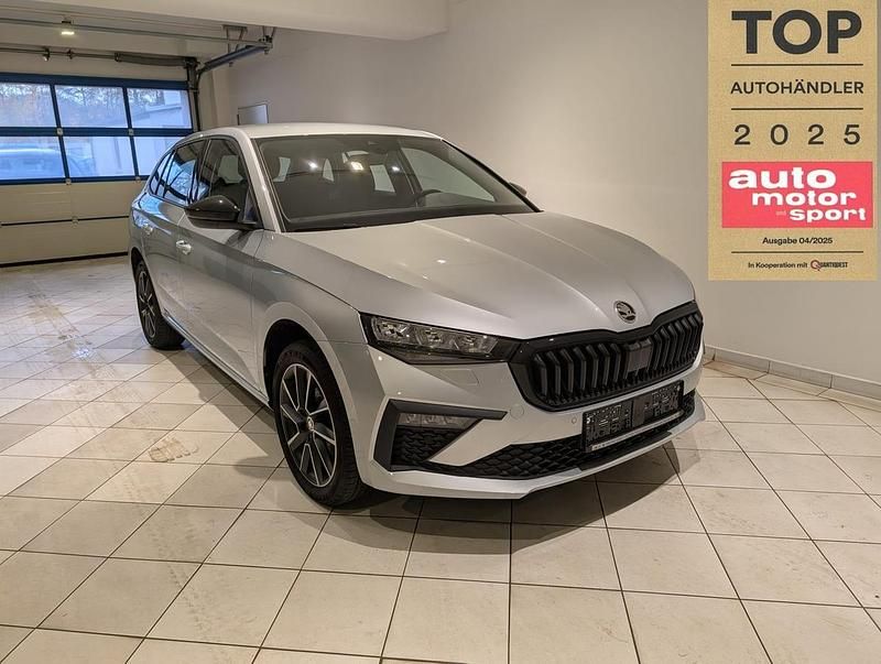Silber metallic Gebraucht 2024 Skoda Scala Selection Kleinwagen | 23.610 € (Teuer) - Bild 1/4