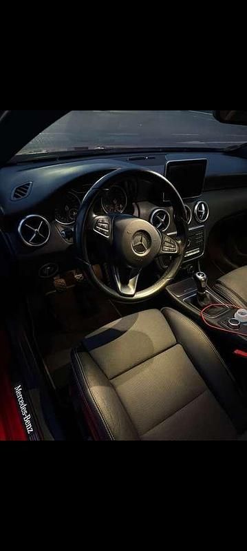 Gebraucht Mercedes A180 Style 122 PS (89 kW) 2015 Rot Kleinwagen