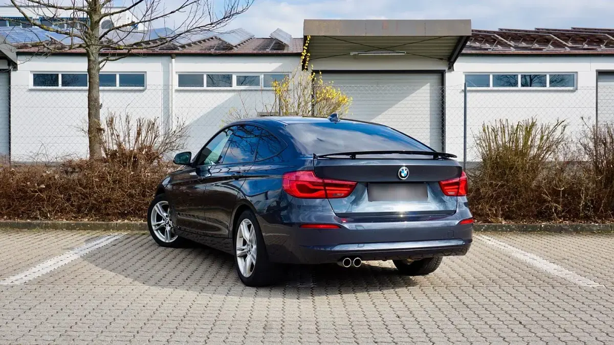 Używany BMW 330 258 KM (189 kW) 2017 Szary Sedan/Limuzyna
