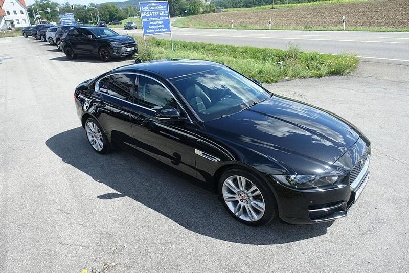 Gebraucht Jaguar XE Prestige 179 PS (131 kW) 2017 Schwarz Limousine