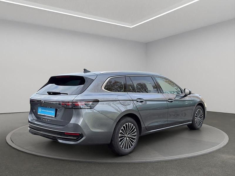Gebraucht VW Passat Elegance 150 PS (110 kW) 2024 Grau Kombi