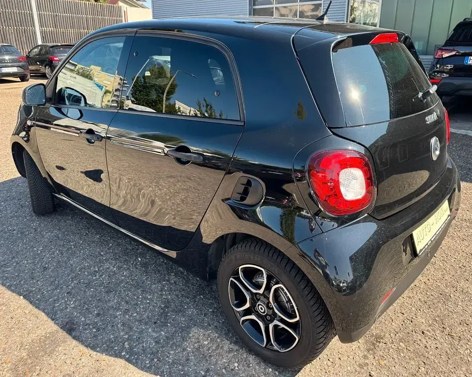 Gebraucht Smart ForFour Basis 90 PS (66 kW) 2018 Schwarz Kleinwagen