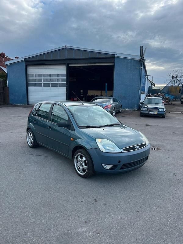 Grün Gebraucht 2004 Ford Fiesta Kleinwagen | 599 € (Superpreis) - Bild 1/4