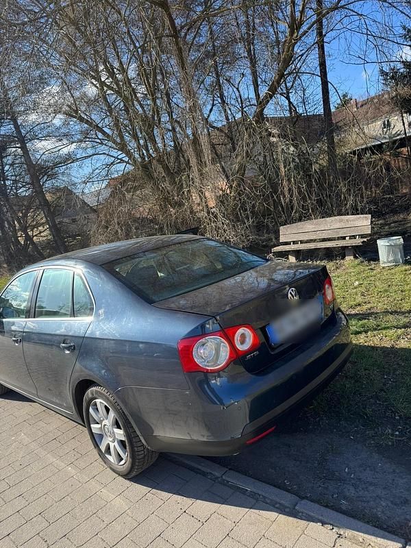 Gebraucht VW Jetta 122 PS (89 kW) 2009 Schwarz Limousine
