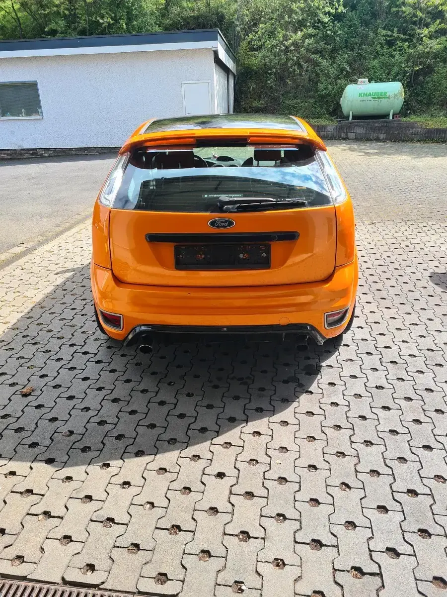 Usata Ford Focus ST 227 CV (166 kW) 2006 Arancione Berlina