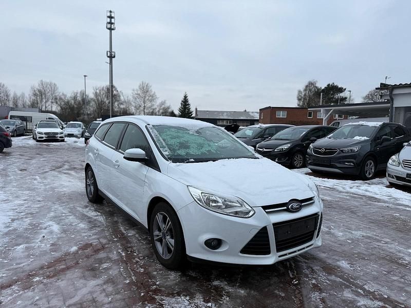 Gebraucht Ford Focus 125 PS (91 kW) 2013 Weiß Kombi