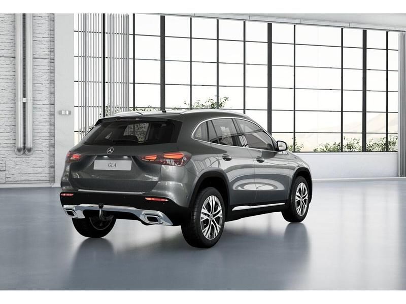 Grau metalliclack mountaingrau Gebraucht 2024 Mercedes GLA180 Progressive SUV | 36.870 € (Fairer Preis) - Bild 1/2