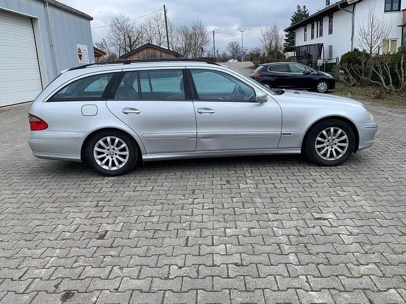 Gebraucht Mercedes E220 170 PS (125 kW) 2007 Silber Limousine