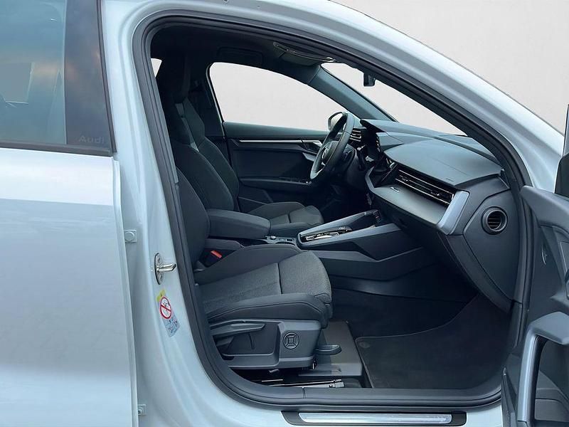 Gebraucht Audi A3 Ambiente 150 PS (110 kW) 2025 Gletscherweiß metallic (metallic) Limousine