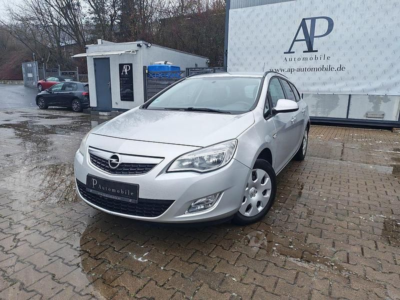 Używany Opel Astra Design Edition 110 KM (80 kW) 2011 Srebrny Kombi