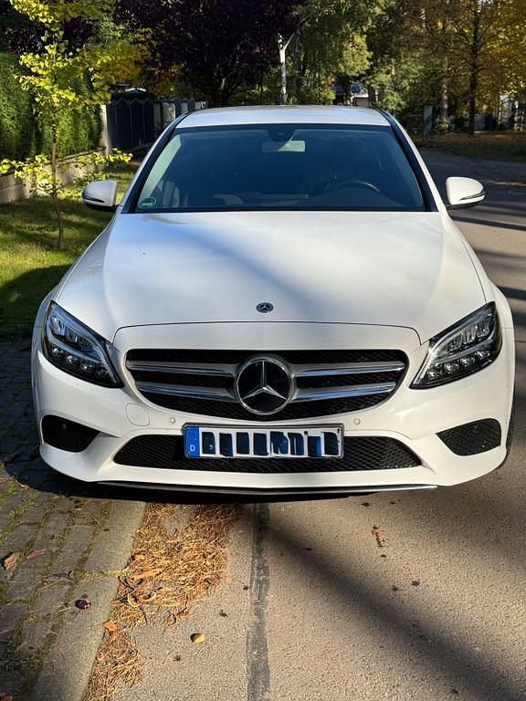 Weiß Gebraucht 2019 Mercedes C200 Limousine | 18.700 € (Fairer Preis) - Bild 1/4