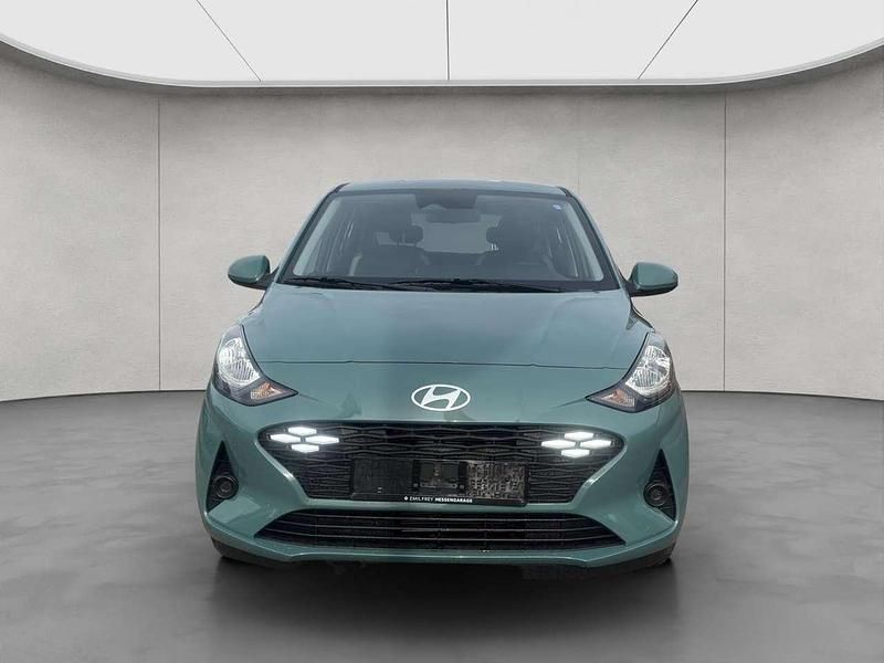 Mangrove green / mic Neu 2025 Hyundai i10 Select Kleinwagen | 15.560 € (Guter Preis) - Bild 1/4