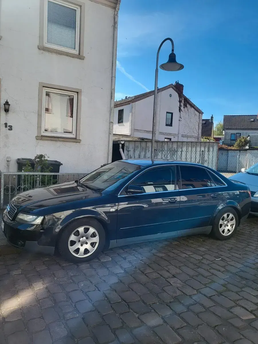 Używany Audi A4 2001 Czarny Sedan/Limuzyna