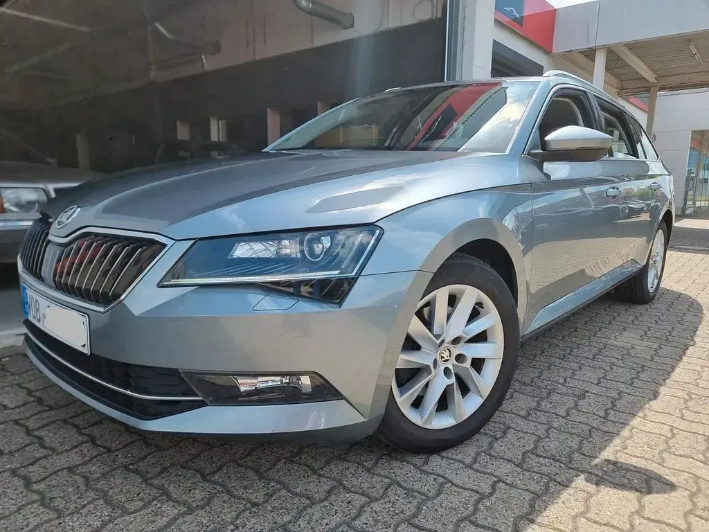 Gebraucht Skoda Superb Style 190 PS (139 kW) 2017 Grau Kombi
