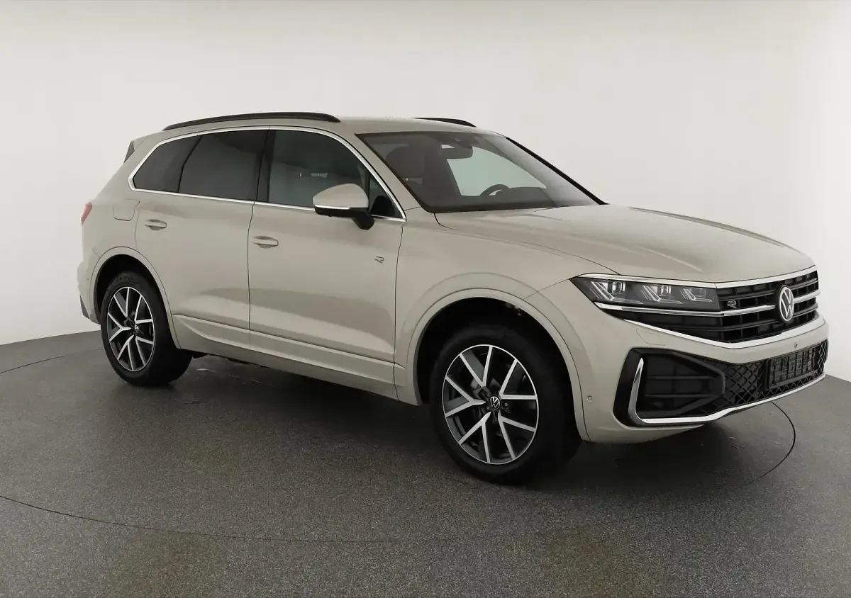 Gebraucht VW Touareg R-line 286 PS (210 kW) 2024 Sechura beige metallic SUV