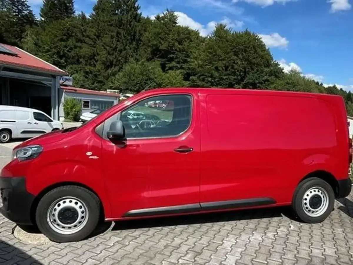 Gebraucht Peugeot Expert Premium 122 PS (89 kW) 2019 Farbe rot ardent Van